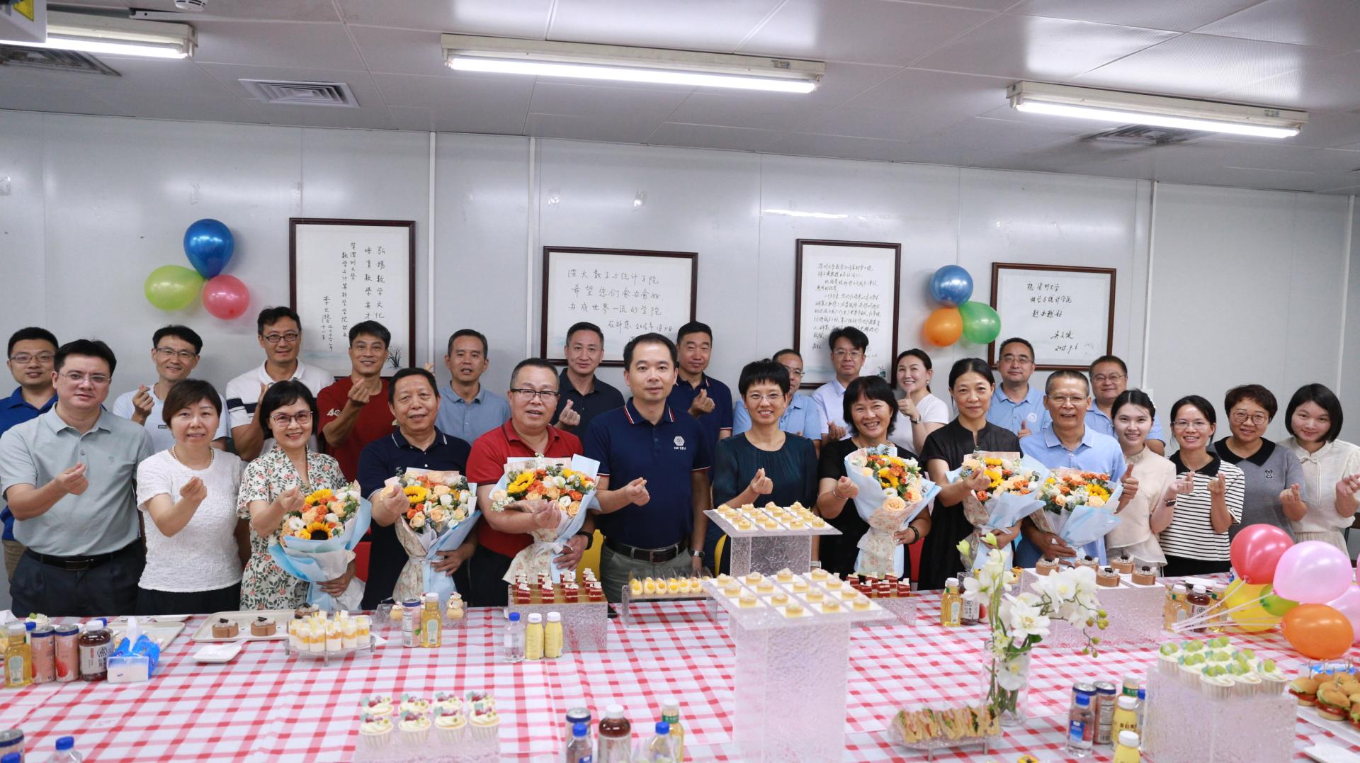 星光直播
举行2024年退休教师荣休仪式暨教师节茶话会